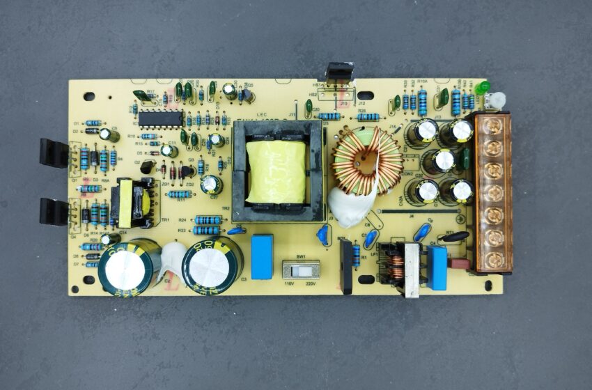  Reviewing LT 12V 10A Switch-Mode Power Supply
